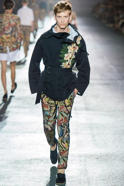 Look 27